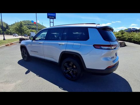 Used 2022 Jeep Grand Cherokee L Limited w/ Black Appearance Package AWD/4WD image 6
