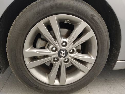 Used 2017 Hyundai Elantra SE image 31