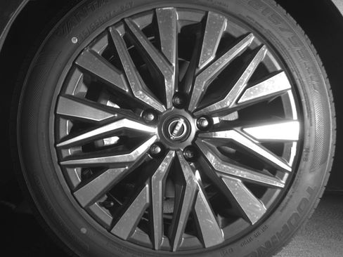 Used 2025 Nissan Altima 2.5 SV FWD image 12