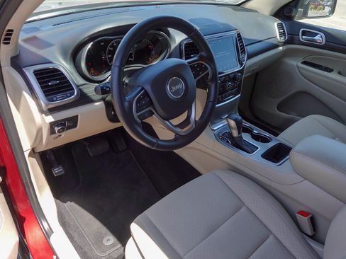Used 2022 Jeep Grand Cherokee Laredo E RWD image 9