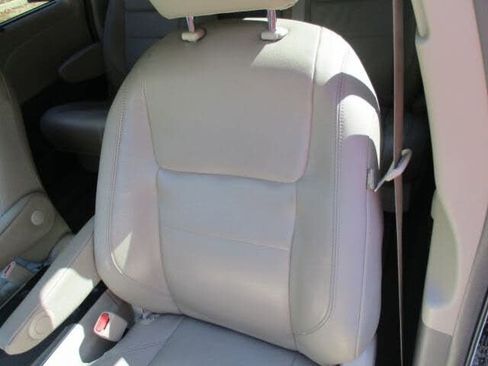 Used 2018 Toyota Sienna XLE image 19