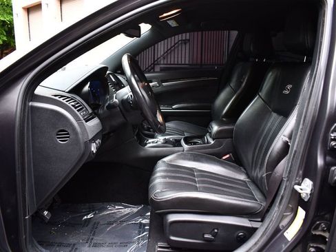 Used 2019 Chrysler 300 S image 17