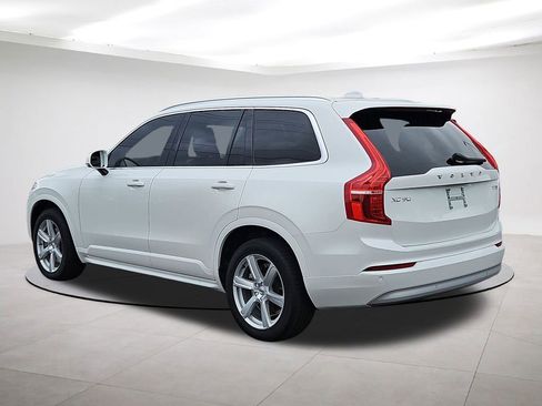 Used 2022 Volvo XC90 T5 Momentum image 5
