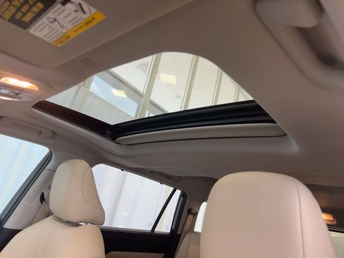 Used 2020 Toyota Highlander XLE image 16