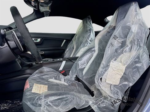 Used 2022 Ford Mustang Shelby GT500 w/ Carbon Fiber Track Pack image 11