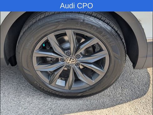 Certified 2024 Volkswagen Tiguan SE w/ Panoramic Sunroof Package image 22