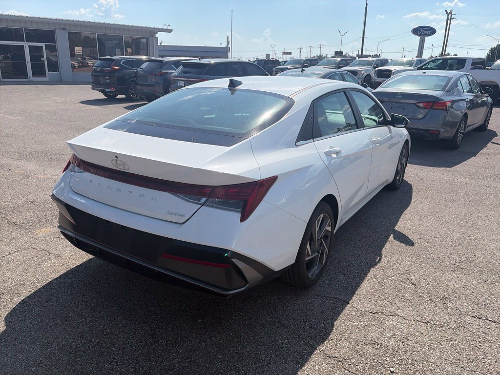 Used 2025 Hyundai Elantra Limited FWD image 6
