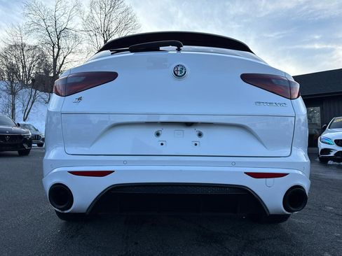 Used 2022 Alfa Romeo Stelvio Veloce image 15