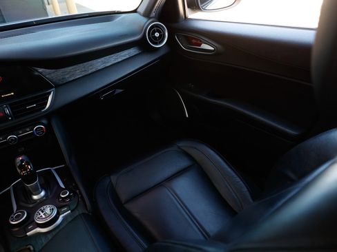 Used 2019 Alfa Romeo Giulia w/ Quick Order Package 22K Sport image 24