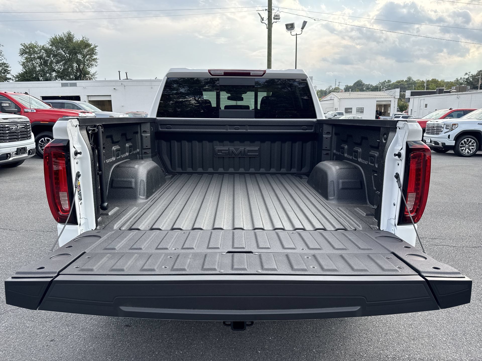 New 2026 GMC Sierra 1500 SLT w/ SLT Premium Plus Package AWD/4WD image 20