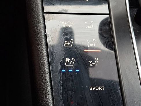 Certified 2023 Porsche Macan Turbo AWD/4WD image 23