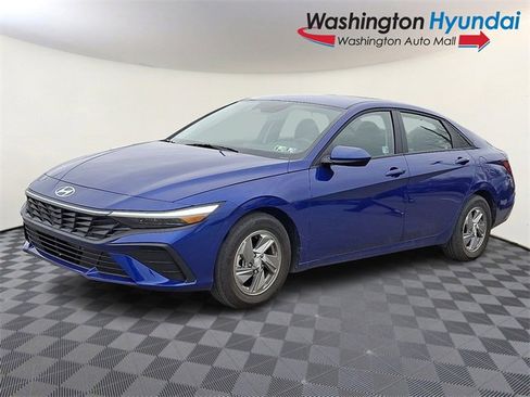 Used 2025 Hyundai Elantra SE image 3