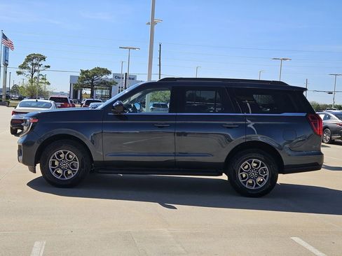 Used 2025 Ford Expedition Active RWD image 5