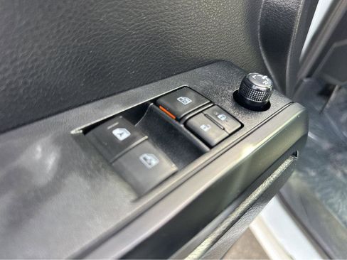 Used 2019 Toyota Tacoma SR image 33