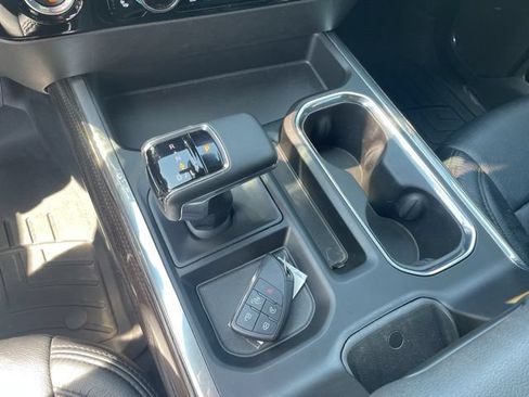 Used 2023 Chevrolet Silverado 1500 RST AWD/4WD image 10
