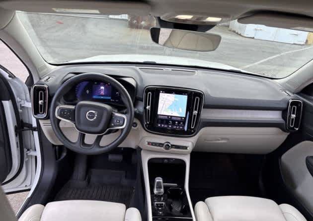 Used 2023 Volvo XC40 B5 Plus w/ Protection Package Premier AWD/4WD image 4