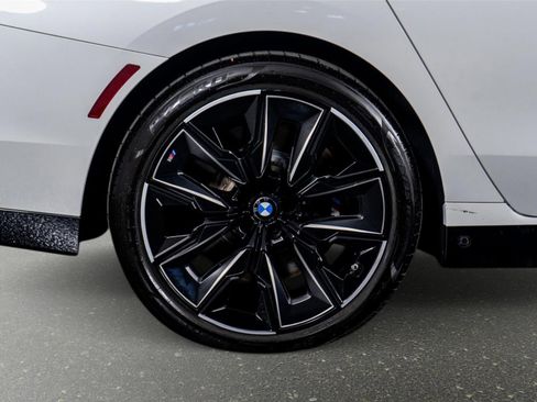 Used 2024 BMW 760i xDrive w/ Executive Package image 9