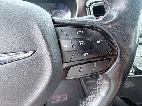 Used 2020 Chrysler Pacifica Touring-L FWD image 16