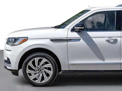 Used 2023 Lincoln Navigator L Reserve AWD/4WD image 10