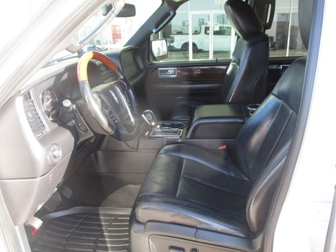 Used 2015 Lincoln Navigator 2WD image 4