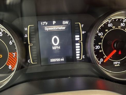 Used 2014 Jeep Cherokee Altitude w/ Cold Weather Group image 31