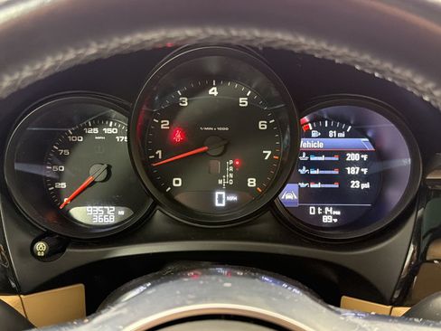 Used 2018 Porsche Macan AWD/4WD image 21