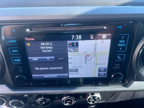 Used 2016 Toyota Tacoma TRD Sport w/ Towing Package AWD/4WD image 18