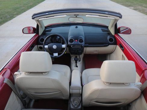 Used 2008 Volkswagen Beetle SE image 8