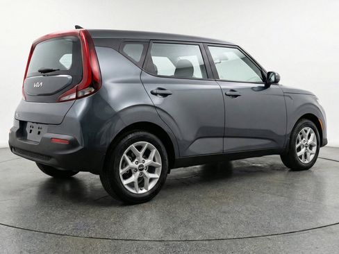 Used 2025 Kia Soul LX w/ LX Technology Package FWD image 9