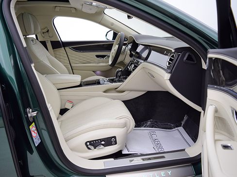 Certified 2022 Bentley Flying Spur V8 AWD/4WD image 29