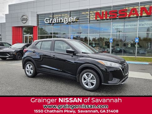 New 2025 Nissan Kicks Play S image 1