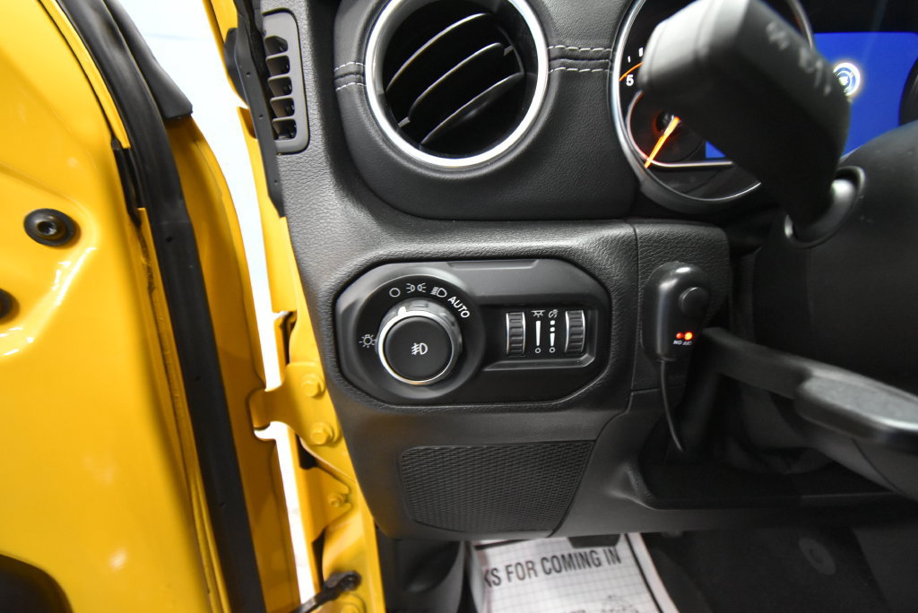 Used 2020 Jeep Wrangler Unlimited Sahara AWD/4WD image 6