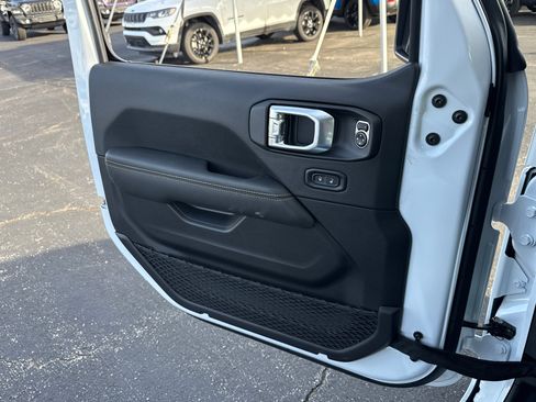 New 2026 Jeep Gladiator Sport AWD/4WD image 17