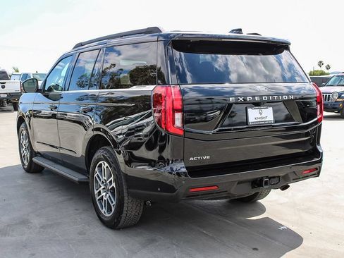 Used 2025 Ford Expedition Active AWD/4WD image 7
