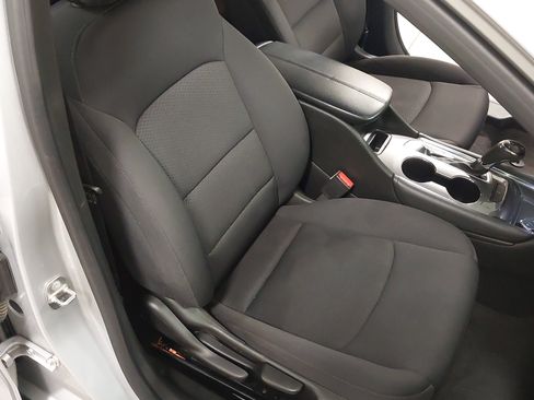 Used 2017 Chevrolet Malibu LT FWD image 28