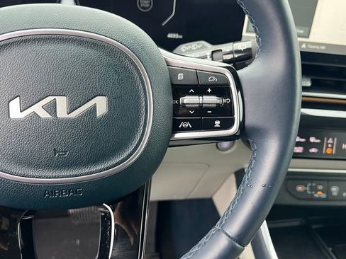 Certified 2025 Kia Carnival SX Prestige image 25