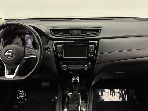 Used 2019 Nissan Rogue SV w/ Premium Package image 29