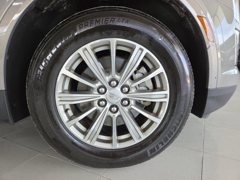 Used 2018 Cadillac XT5 Luxury w/ Driver Awareness Package AWD/4WD image 9