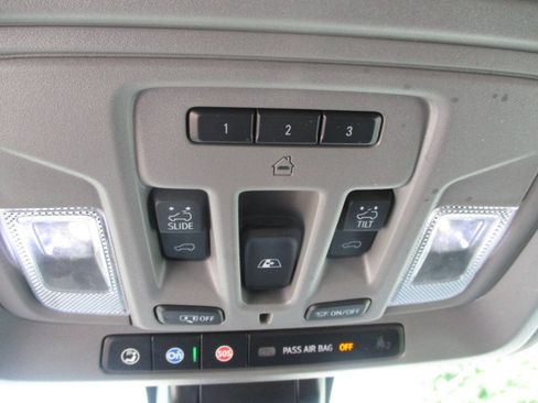 Used 2022 GMC Sierra 3500 Denali w/ Denali Ultimate Package AWD/4WD image 23