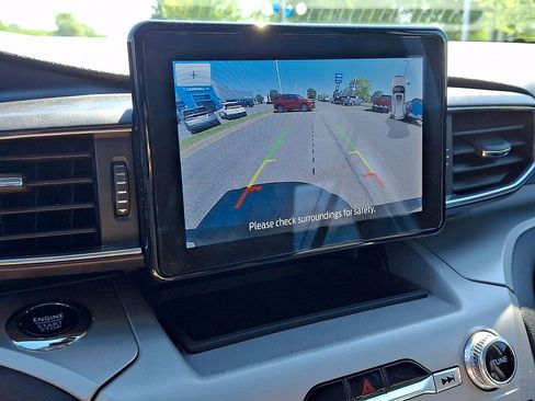 Used 2023 Ford Explorer XLT w/ Equipment Group 202A AWD/4WD image 21