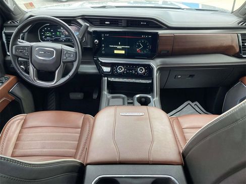 Used 2024 GMC Sierra 2500 Denali Ultimate image 13
