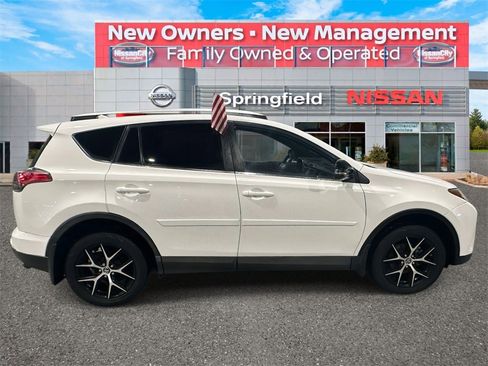 Used 2016 Toyota RAV4 SE image 4