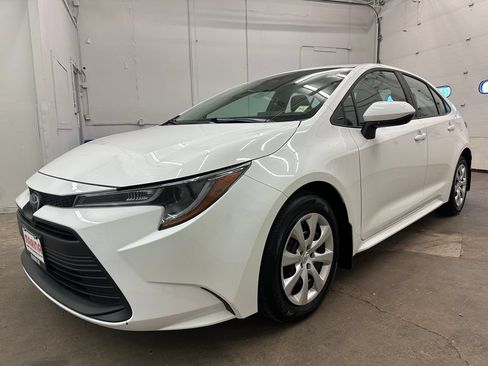 Used 2025 Toyota Corolla LE FWD image 16