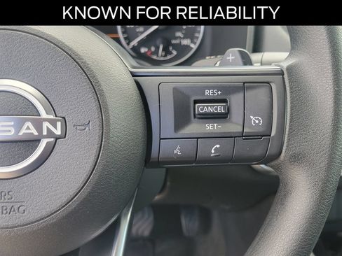 Used 2024 Nissan Rogue S FWD image 23