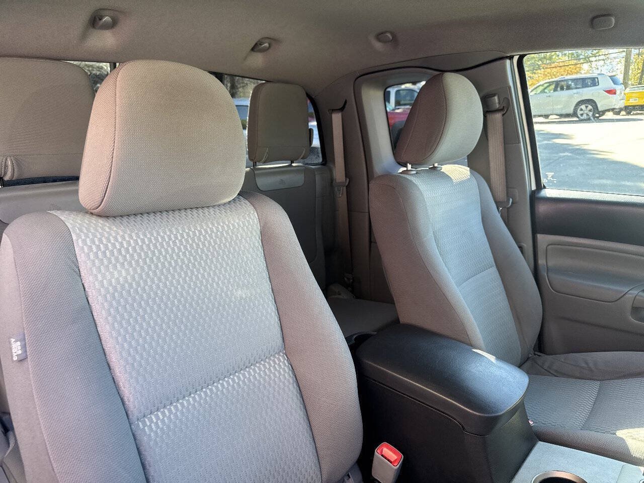 Used 2015 Toyota Tacoma 2WD Access Cab w/ SR5 Package image 19