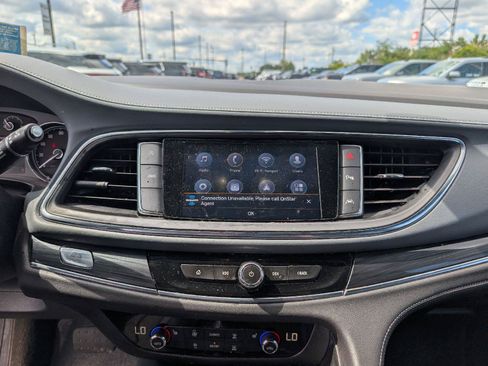 Used 2024 Buick Enclave Essence AWD/4WD image 15