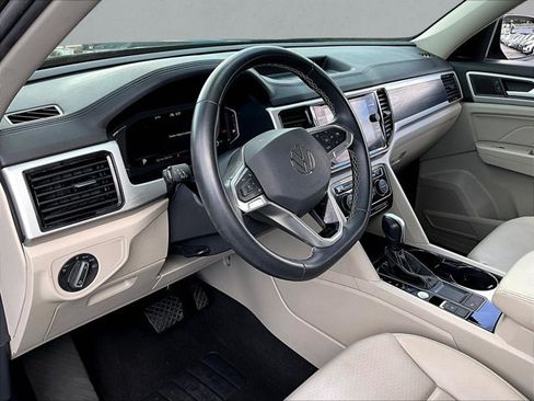 Used 2023 Volkswagen Atlas SE w/ Black Wheel Package FWD image 13