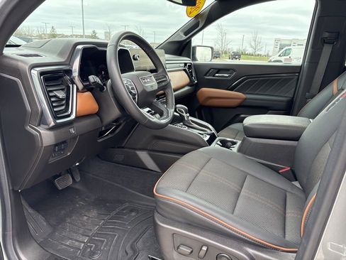 Used 2024 GMC Canyon AT4 w/ Technology Package image 8