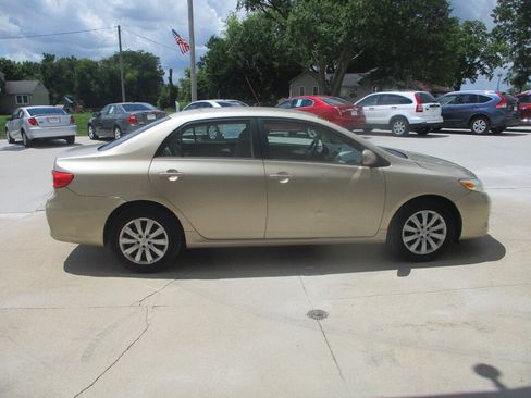Used 2013 Toyota Corolla LE FWD image 16