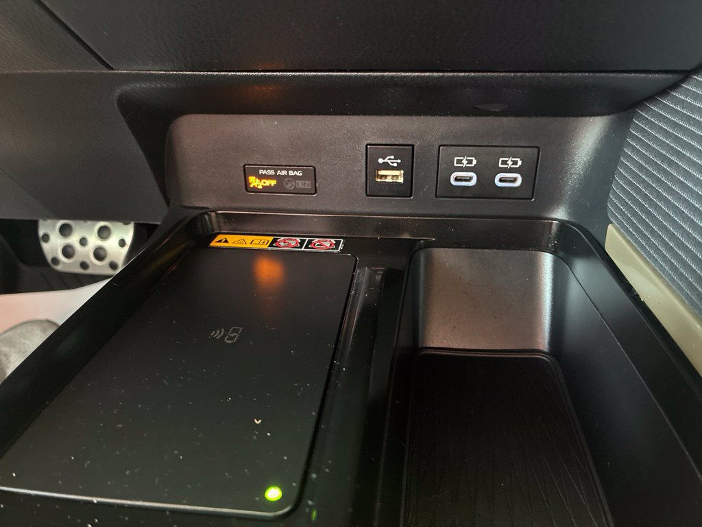 Used 2025 Toyota Camry SE FWD image 45